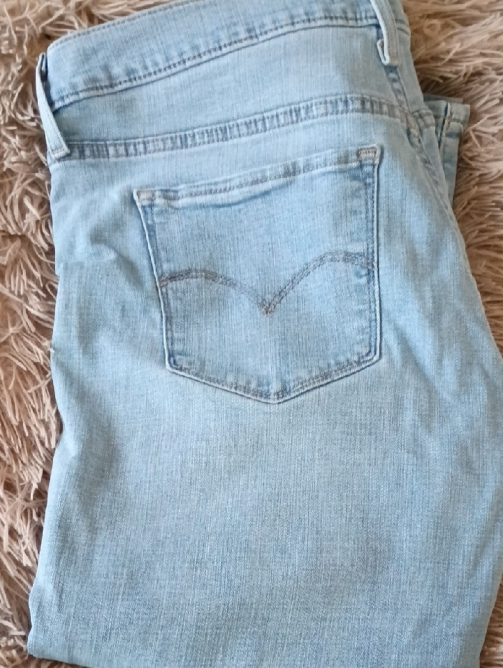Levi's Light Blue Back Pocket Jeans cropped and comfy - Picture 5 of 5